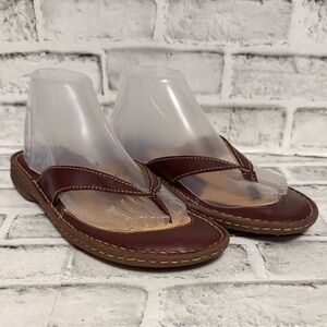 BORN Size 9 Women’s Brown Leather Thong Sandals, Excellent Condition